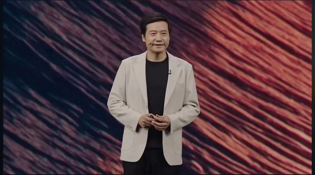 热搜！雷军称“小米YU7没有三十几万下不了台的”未过多介绍辅助驾驶！有“黄牛”称可代订代抢费最高12万元？公司回应：别信！(图7)