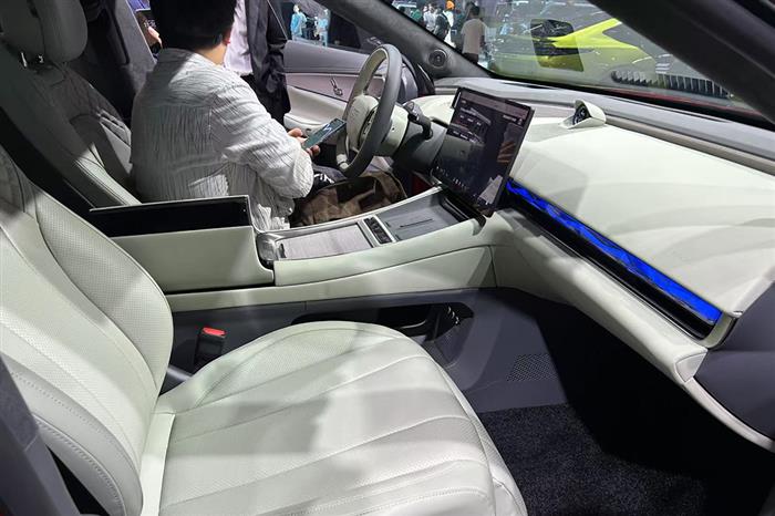 小米YU7标配新一代小米EEA:座舱SoC+辅助驾驶芯片全4nm