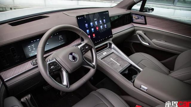 温情巨舰——试驾腾势 N9 CAR REVIEWS