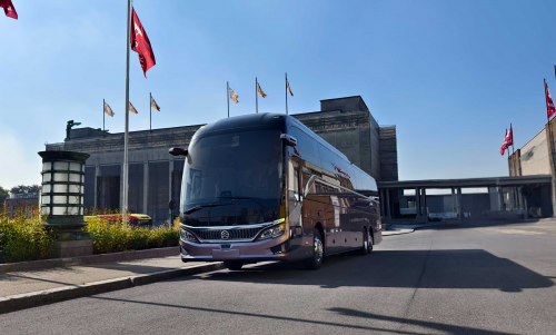 致敬每一程跨越山海的抵达！金旅豪华电动大巴亮相比利时客车展(图2)