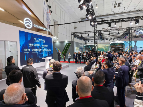 致敬每一程跨越山海的抵达！金旅豪华电动大巴亮相比利时客车展(图1)