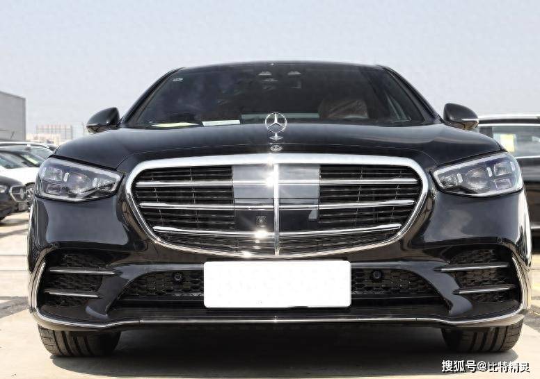 2026款奔驰S450L直降549万但遥控泊车、手势控制等功能悄然消失车主发现：省下的钱可能还要花在选配上豪华体验打了折扣(图1)