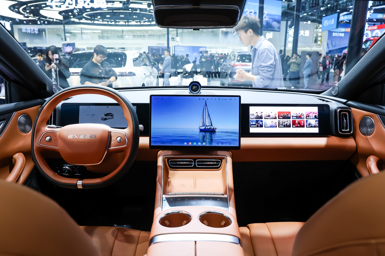 黄仁勋：未来十年世界上大部分汽车将实现自动驾驶或高度自动驾驶；苏姿丰预测AI计算能力需增加100倍｜数智早参