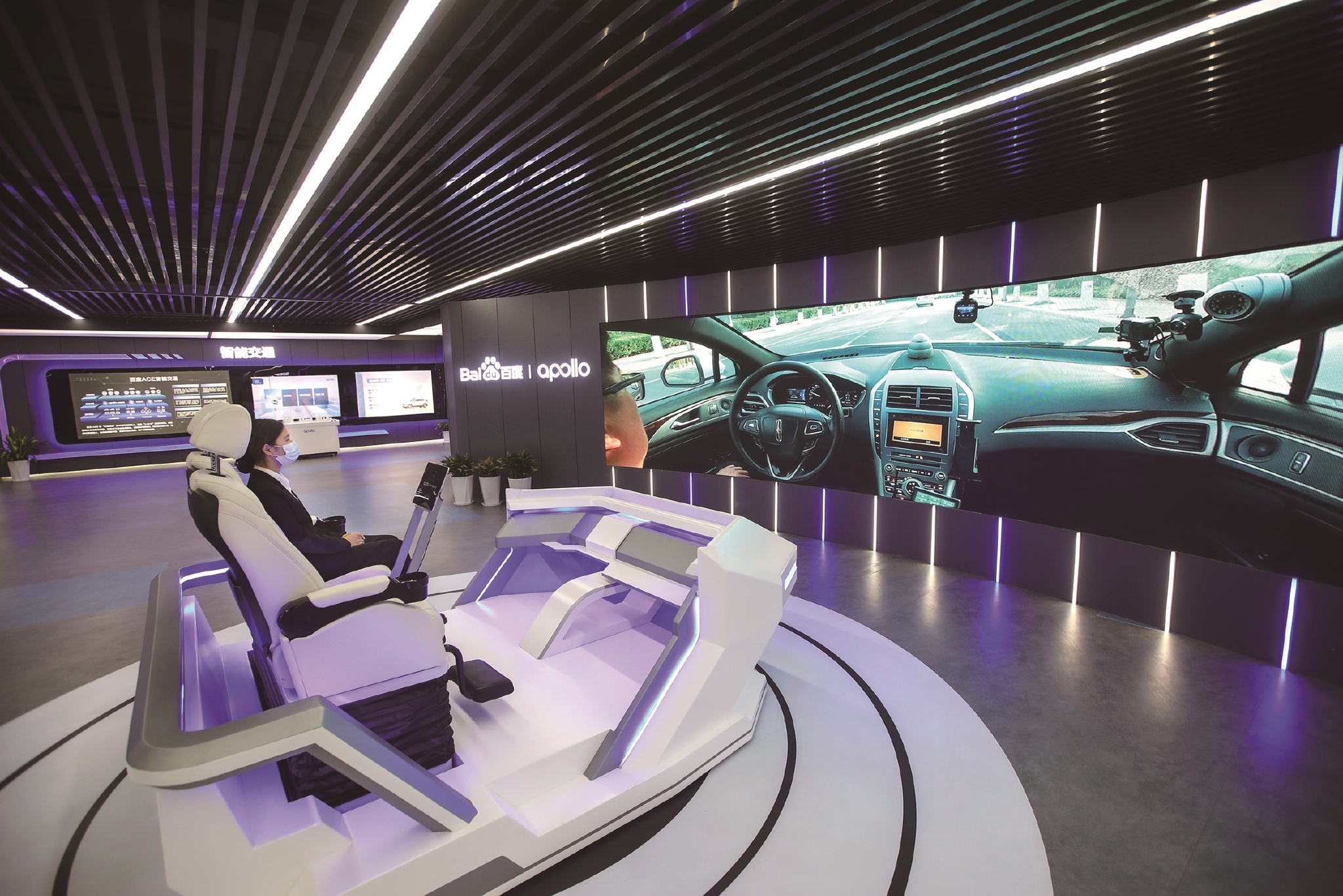 从显示巨头到空间定义者京东方CES 2026全球首发HERO20智能座舱