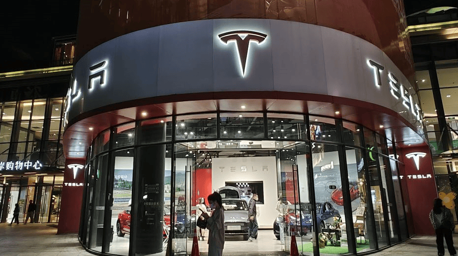 特斯拉再涨价全自动驾驶汽车即将交付并试点Robotaxi服务