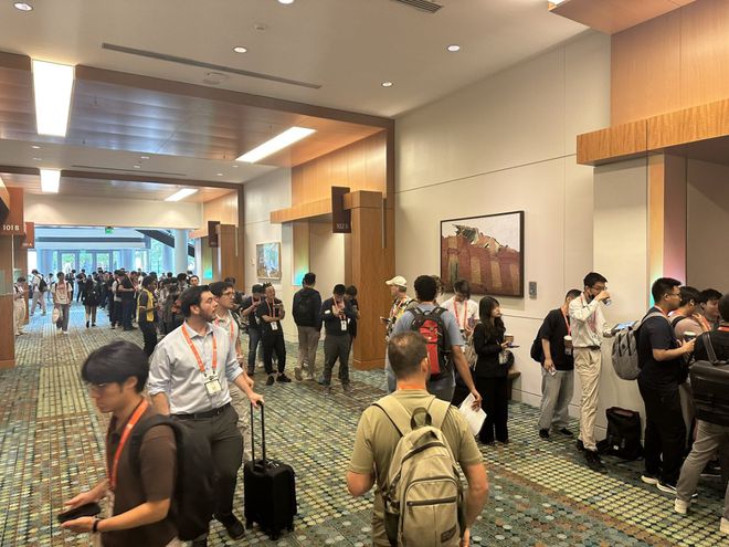 CVPR史上首次!中国车厂主讲AI大模型自动驾驶也玩Scaling Law?