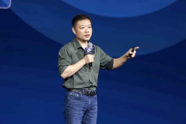 小鹏汽车何小鹏：AI 是生产力更是先进组织的「内生力」