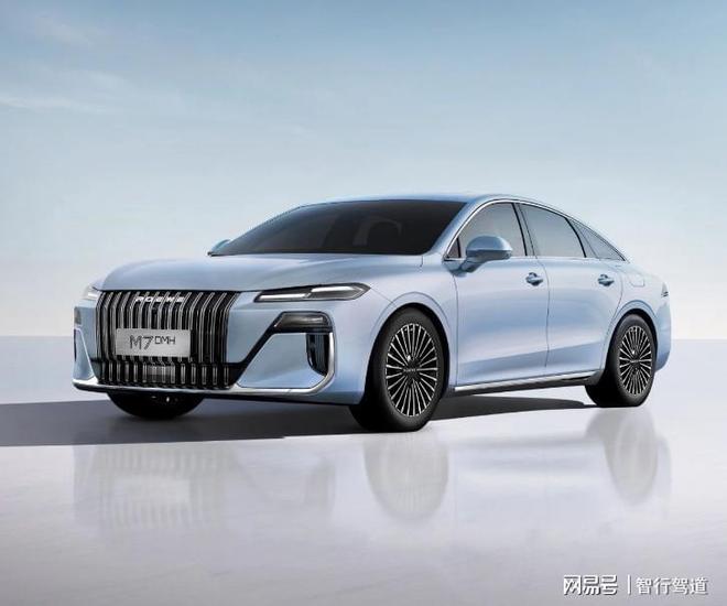 荣威M7 DMH下半年上市：前劳斯莱斯设计师操刀综合续航达1300km(图1)
