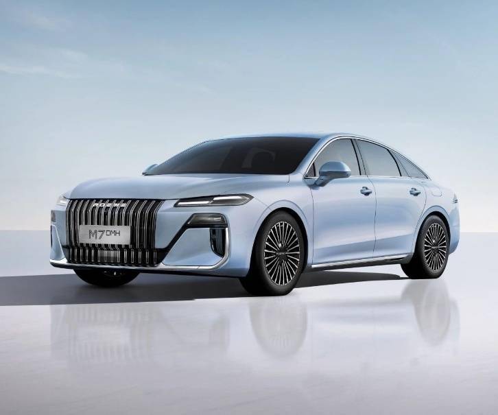 荣威M7 DMH下半年上市：综合续航达1300km(图1)