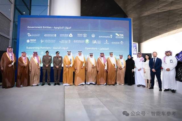 老黄刚走全球最强算力Robotaxi方案落地中国(图10)