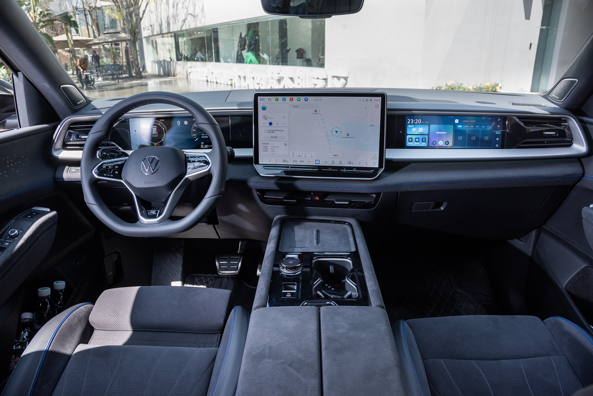 斑马智行：推动汽车智能座舱迈入主动智能时代