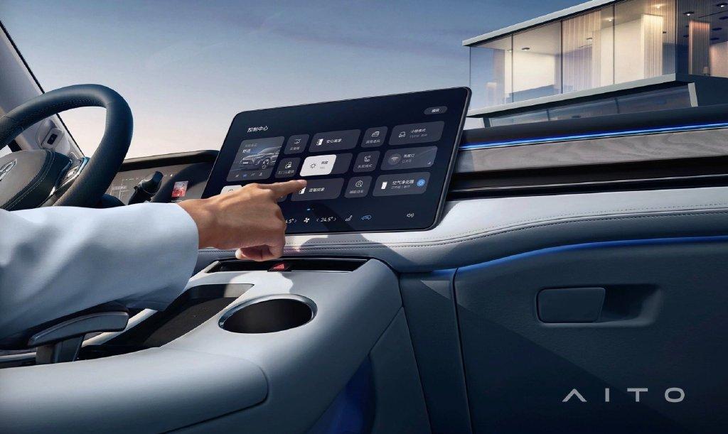 吉利发布行业首个智能体座舱银河M9将实现端到端语音大模型量产上车