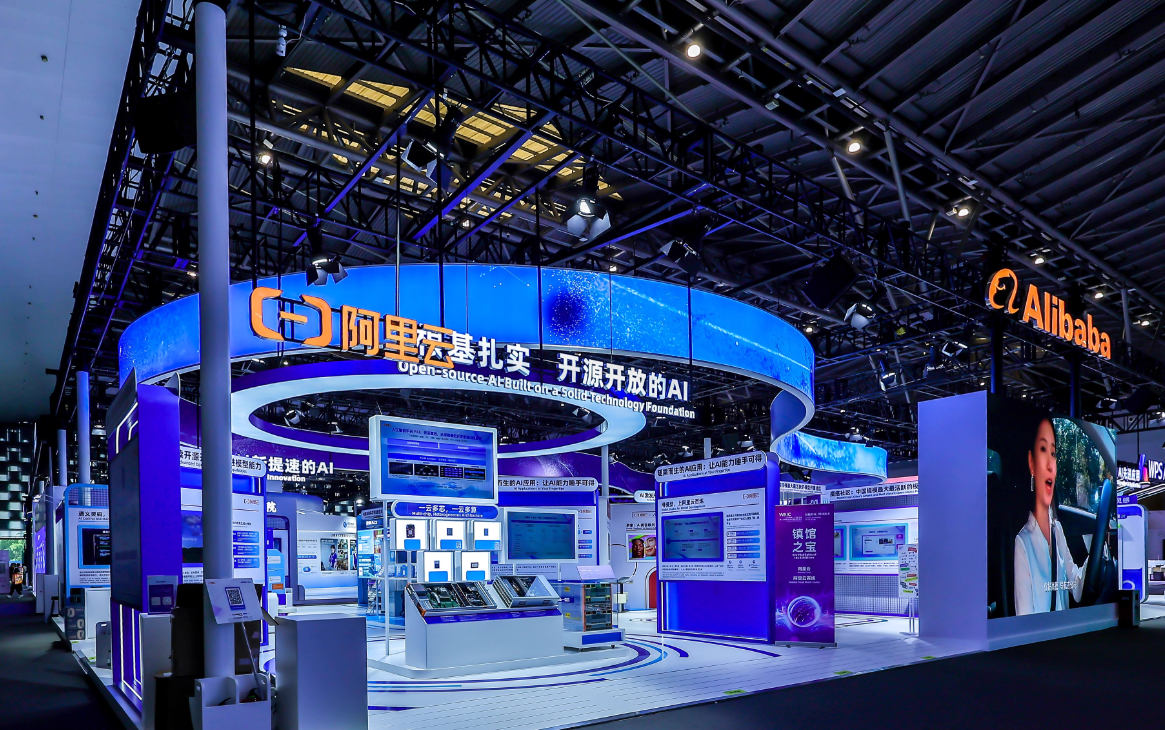 阿里巴巴在2025世界人工智能大会上发布智能座舱