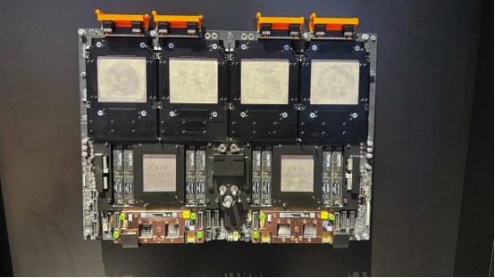 新AI内存互补HBM：SOCAMM为何将引爆算力市场？(图12)