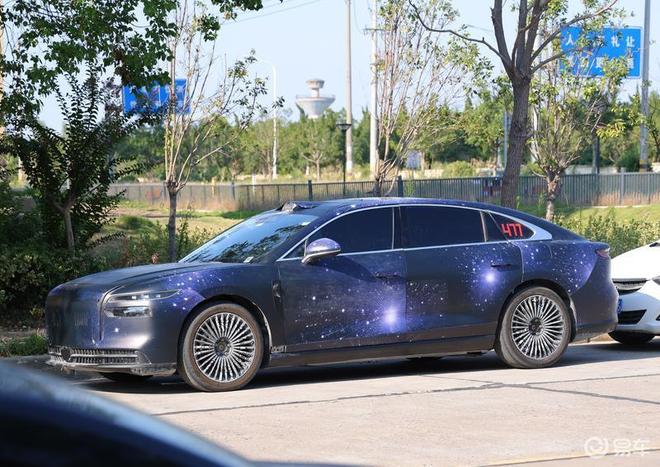 岚图全新追光谍照 搭载华为最新智能驾驶辅助系统和座舱(图3)