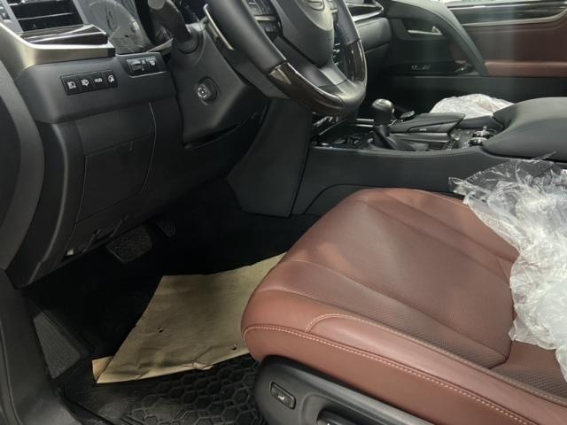 进口现车特价促销25款绝版雷克萨斯LX570仅需60万就可提车(图3)