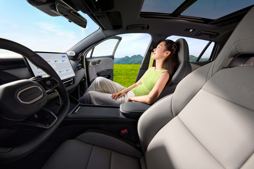 限时售价1076万元起领克06 Relive焕新上市(图5)