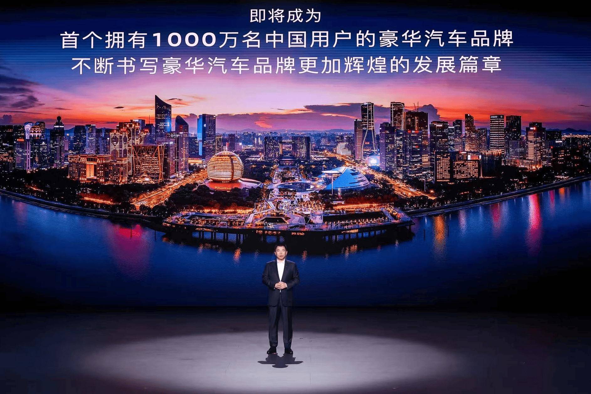 智能五屏联动？一汽奥迪A5L座舱打破交互界限！(图1)