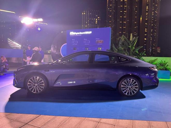 限时售价1158万元起 吉利银河星耀8正式上市(图9)