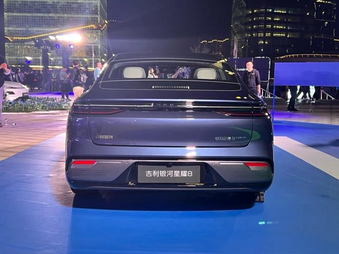 限时售价1158万元起 吉利银河星耀8正式上市(图7)