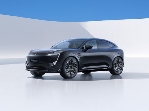 聚焦智能座舱：阿维塔11情感交互 VS 问界M7鸿蒙生态