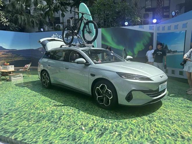 比亚迪太实诚了！标配天神之眼10万出头买混动中型旅行车沃尔沃不香了(图9)