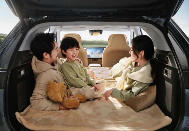 破语言坚冰！星纪元ET斩获认证引领智能座舱新风尚(图2)