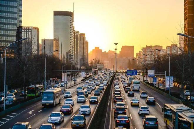 8月销量暴涨173%朱西产：看算力吉利中国车厂第一(图2)