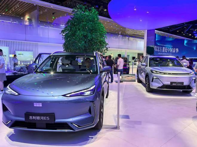 算力长跑3-5年：云端算力成车企下一阶段竞争关键 吉利已抢先布局