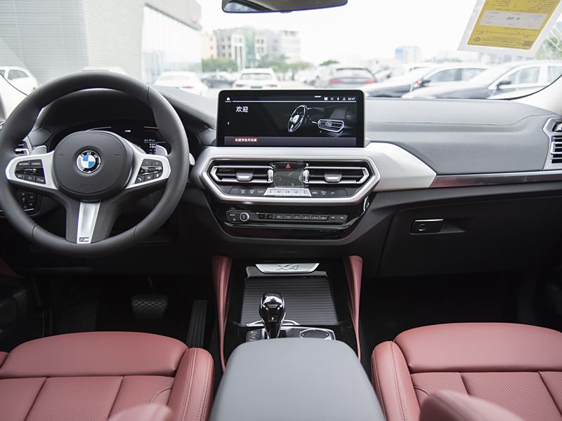 宝马X4的自动泊车功能如何使用(图1)