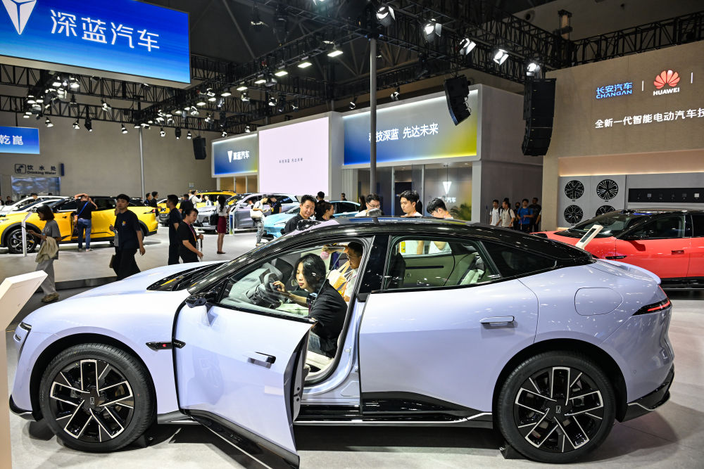 财经聚焦更聪明 更安全 更开放——从智博会看智能网联新能源汽车新趋势