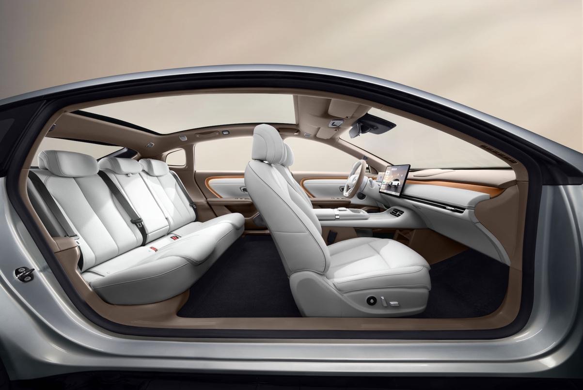 聚焦家庭出行痛点长安启源A06首秀有何看点？(图8)