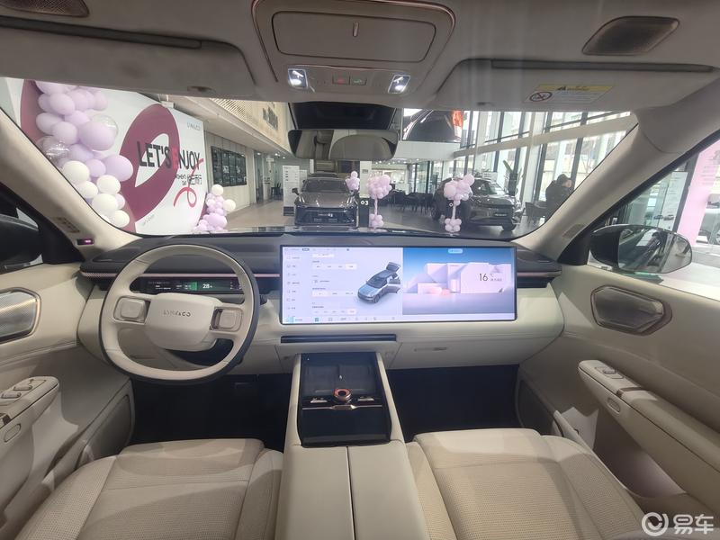 应宜伦中环敲锣港交所智能座舱第一股响了！