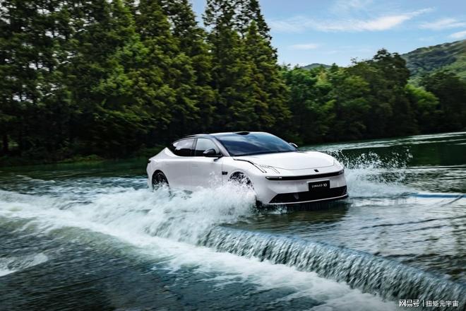 混动轿车市场“诚意之作”！领克10 EM-P如何打动你的“心”？