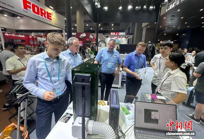广交会观察：中国出口产品向新向优“圈粉”境外采购商