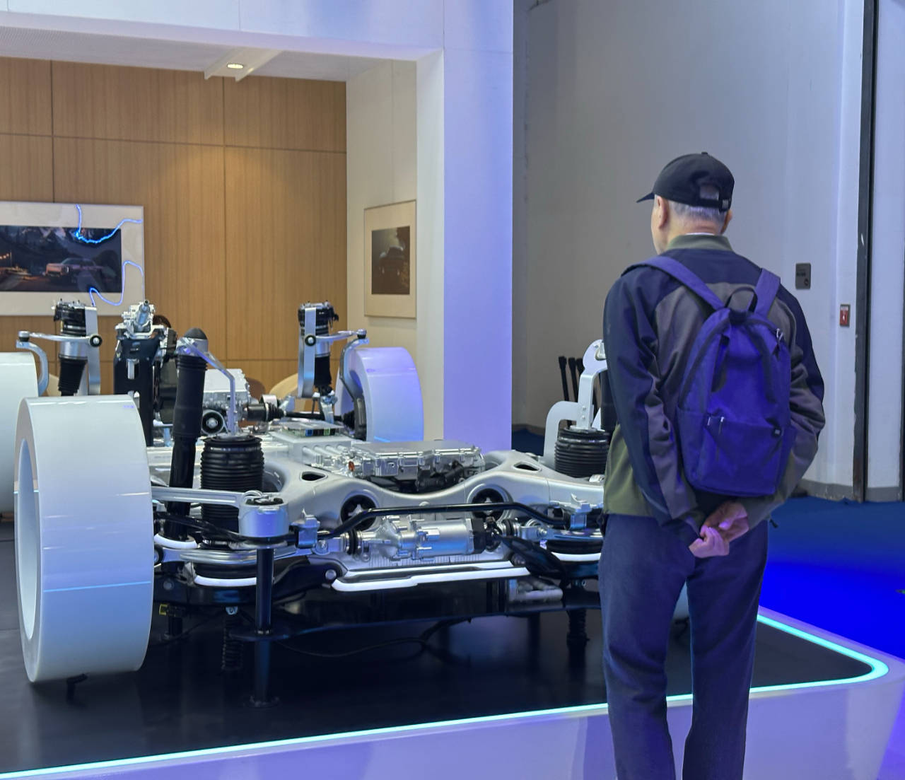 2025世界智能网联汽车大会：智能座舱、清洁能源共绘未来出行新图景