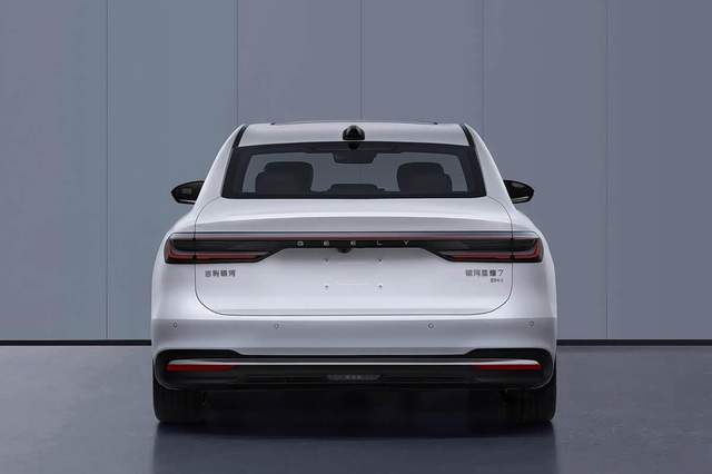 吉利银河星耀7实车曝光配15L插混动力能不能火关键看价格？(图3)