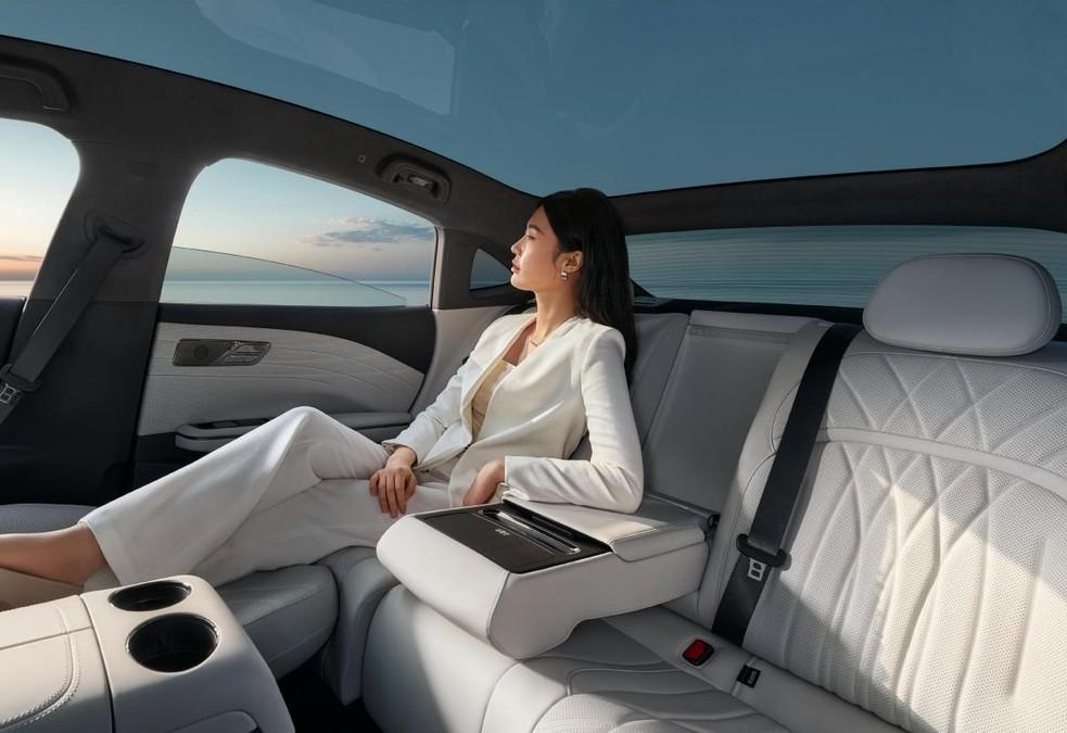 智能座舱产业链洗牌加速：芯片换挡Tier 1上位