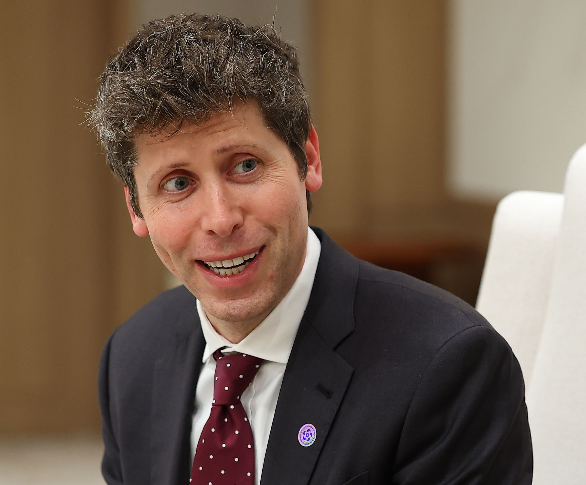 OpenAI 与 AWS 达成 380 亿美元算力合作；新 Siri 付费采用 Gemini；字节试行「豆包股」 极客早知道(图2)