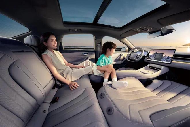 智能座舱的“终极答案”？荣威搭载豆包让所有车机一夜过时(图7)