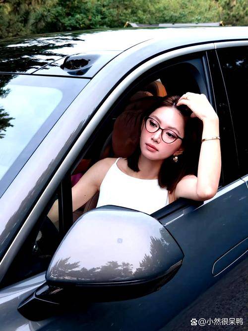 问界 M7：智能座舱搭配增程空间宽敞家用智能 SUV