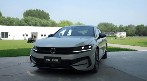 新迈腾B9遥控泊车辅助功能可通过手机APP远程操控(图1)