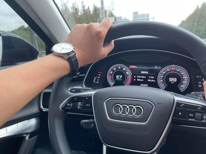 丰田汉兰达：保值率高空间实用家用 SUV 标杆