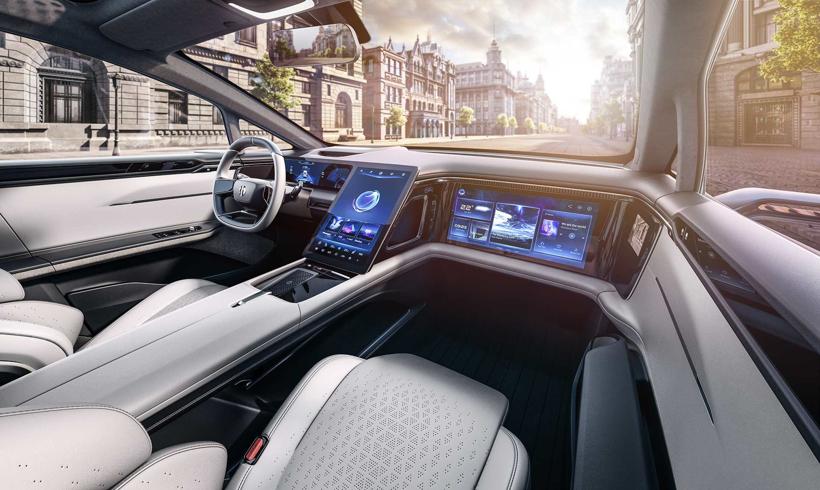 自动泊车系统运行时后台会有人干预吗？