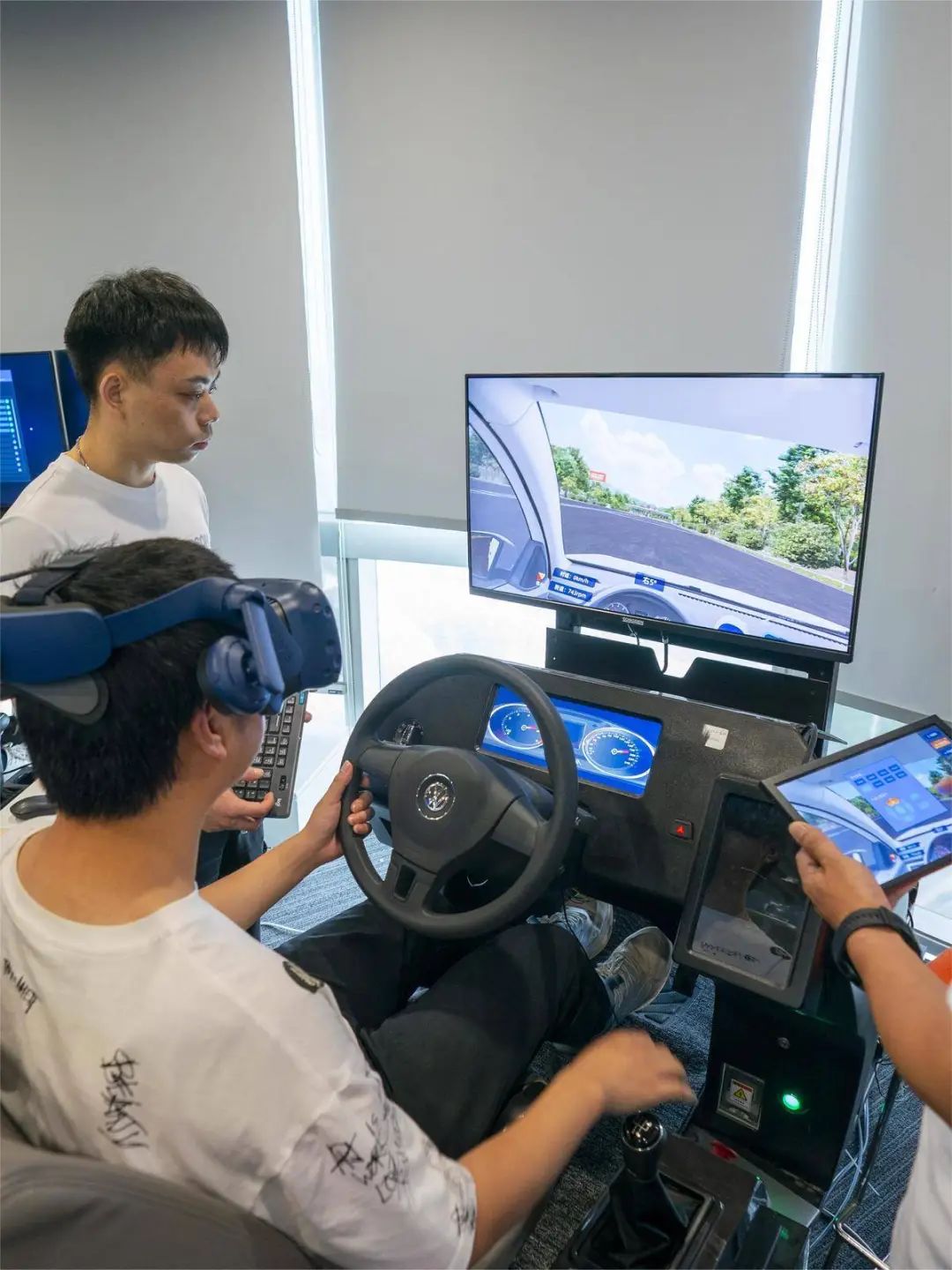 小马智行联手摩尔线程：国产AI算力助推自动驾驶规模化冲刺