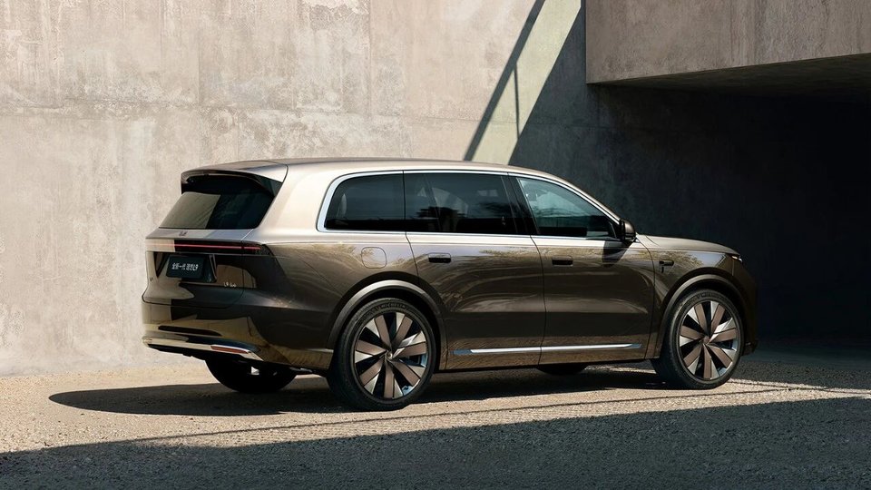 全新一代理想L9官宣：顶配售价5598万元智能机器人“开山之作”(图4)