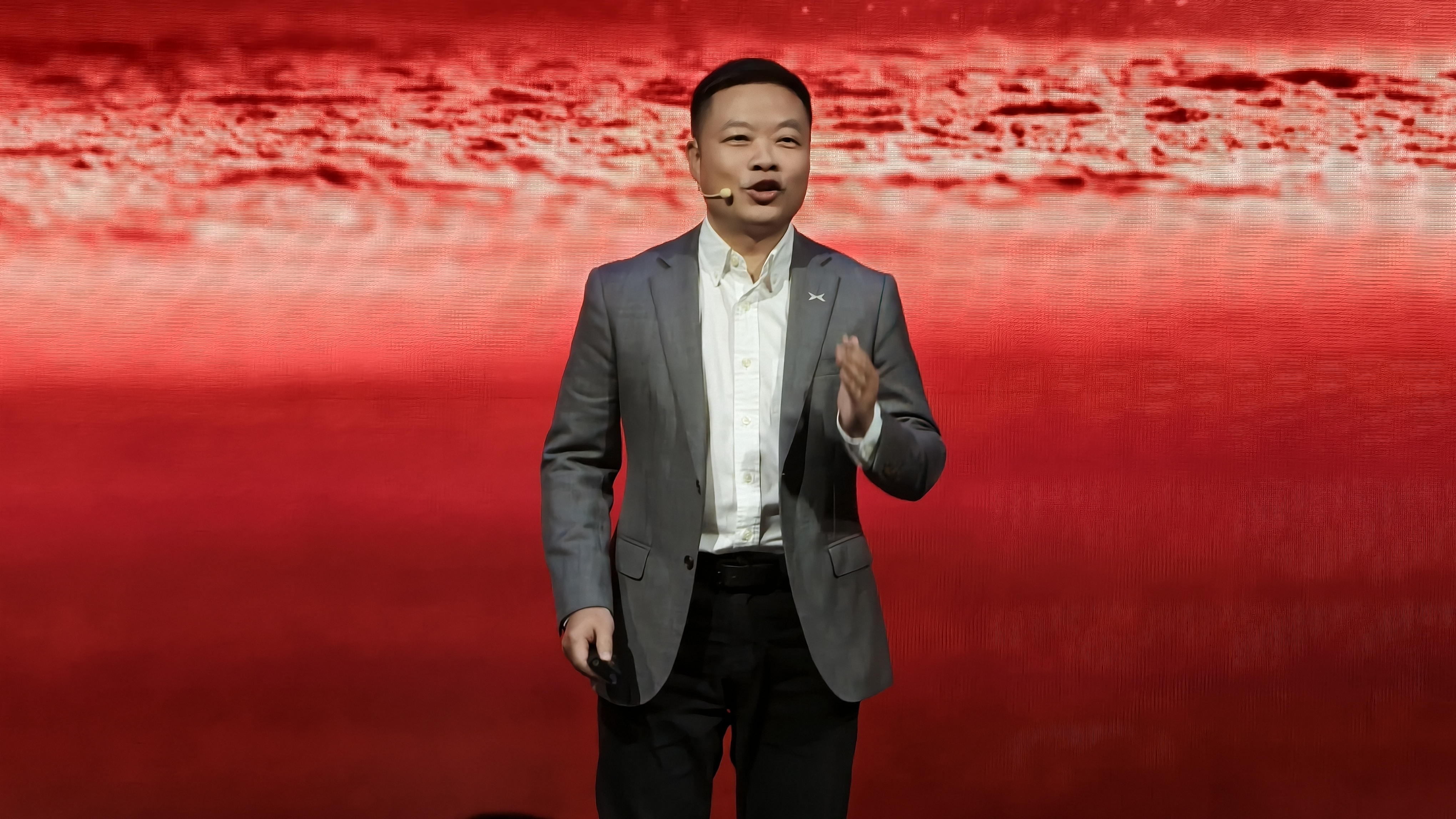 从“缝合怪”到“物理AI”：何小鹏豪赌L4但隐忧何解？