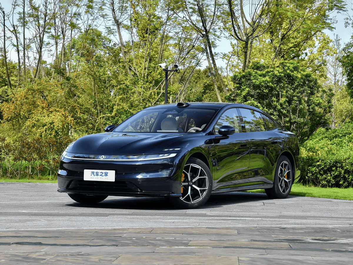 颜值与气场双在线 轿跑姿态辨识度拉满(图1)