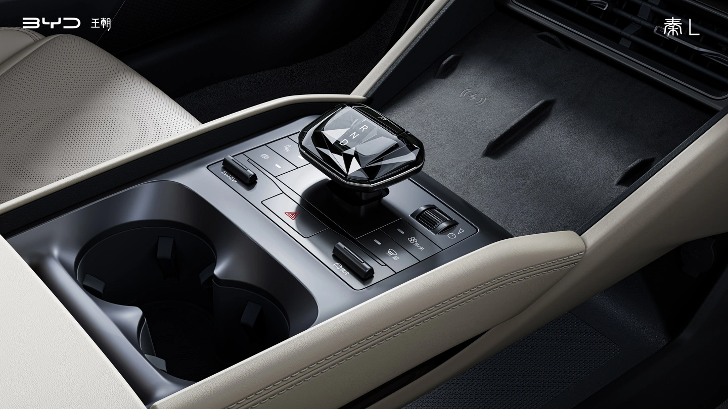 比亚迪秦 L 内饰官图发布：“山水画境”座舱定位“中级轿车”(图1)