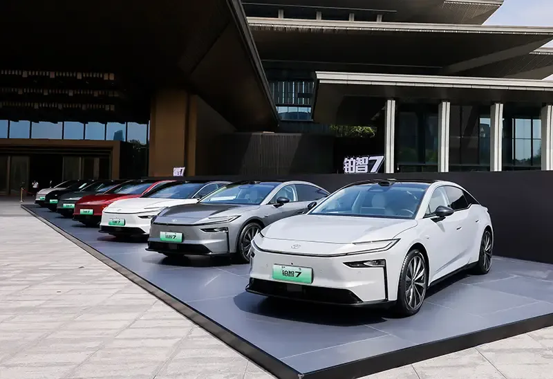 广汽丰田铂智7上市：20万内首搭双腔空悬+鸿蒙座舱(图1)